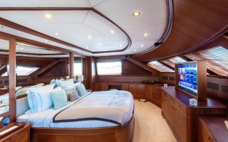 SEA BLUEZ 28