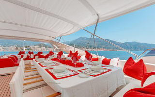 CHAMPAGNE AND CAVIAR 8