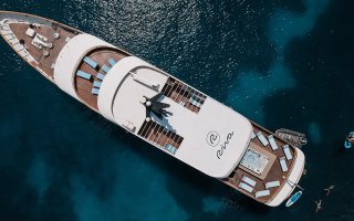 RIVA 9