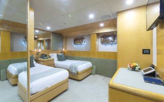 ISLAND HEIRESS 25