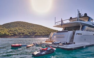 GOLDEN YACHT 10
