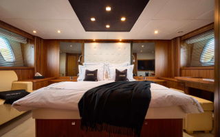 SUNSEEKER PREDATOR 72 GHOST 9