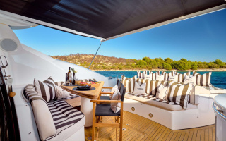 SUNSEEKER PREDATOR 72 GHOST 6