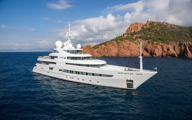 Naia super yacht for charter from 595 000 $ per week | YachtHunter