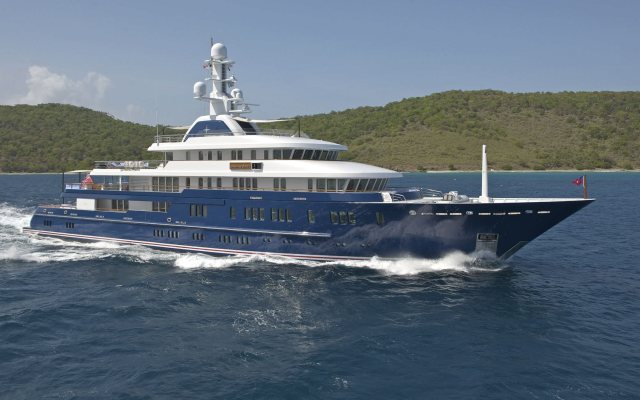 huntress super yacht