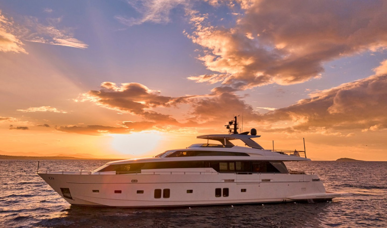 GOLDEN YACHT