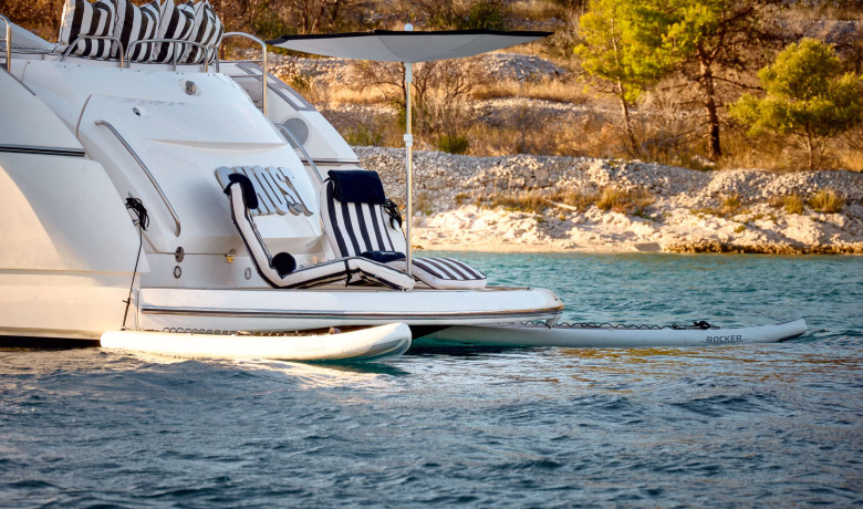 SUNSEEKER PREDATOR 72 GHOST